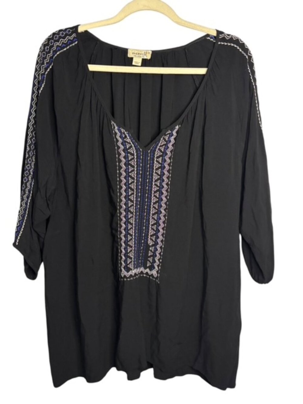One World Blouse Women's 2X Embroidered Lightweight V-Neck Plus Size Black